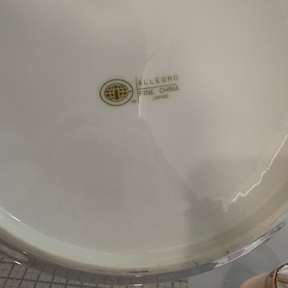Allegro Fine China of Japan Green & White Covered Serving Bowl w/Gold Trim VTG - Picture 6 of 6